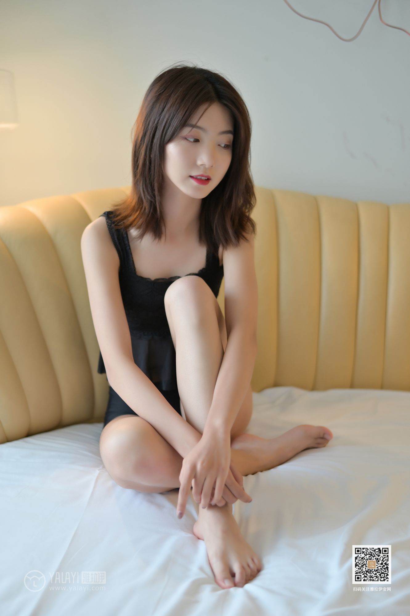 YALAYI雅拉伊美女模特纹纹W笑颜如花黑丝吊带修长美腿美图