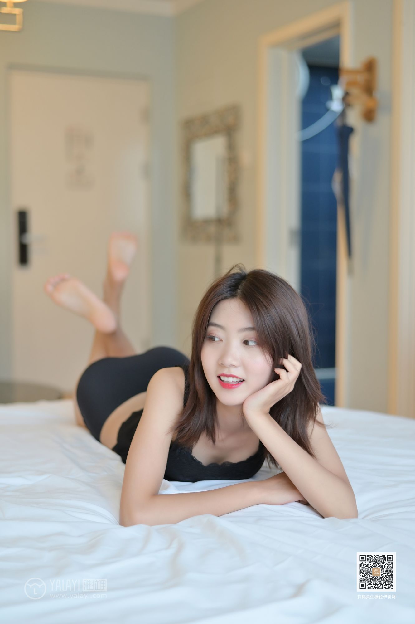 YALAYI雅拉伊美女模特纹纹W笑颜如花黑丝吊带修长美腿美图