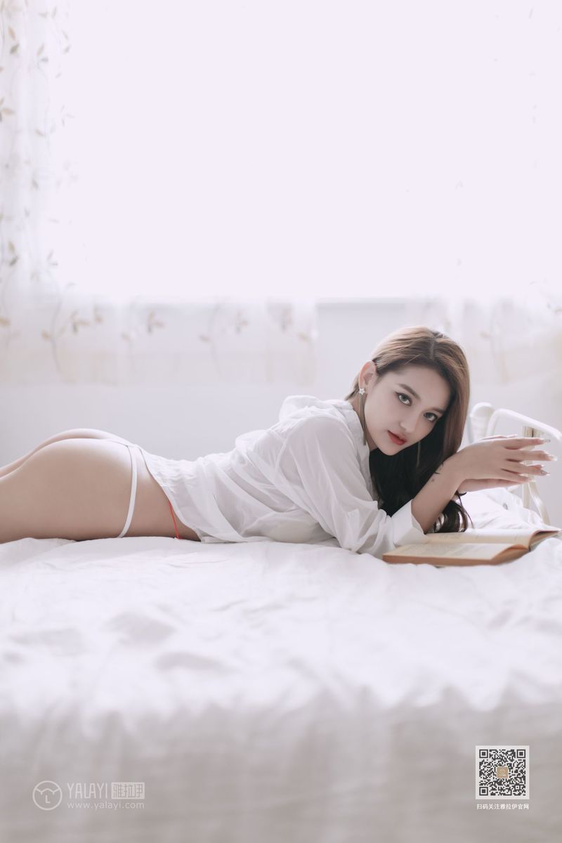 YALAYI雅拉伊性感美女刘子炀白衬衫修长美腿如雪如霜美图