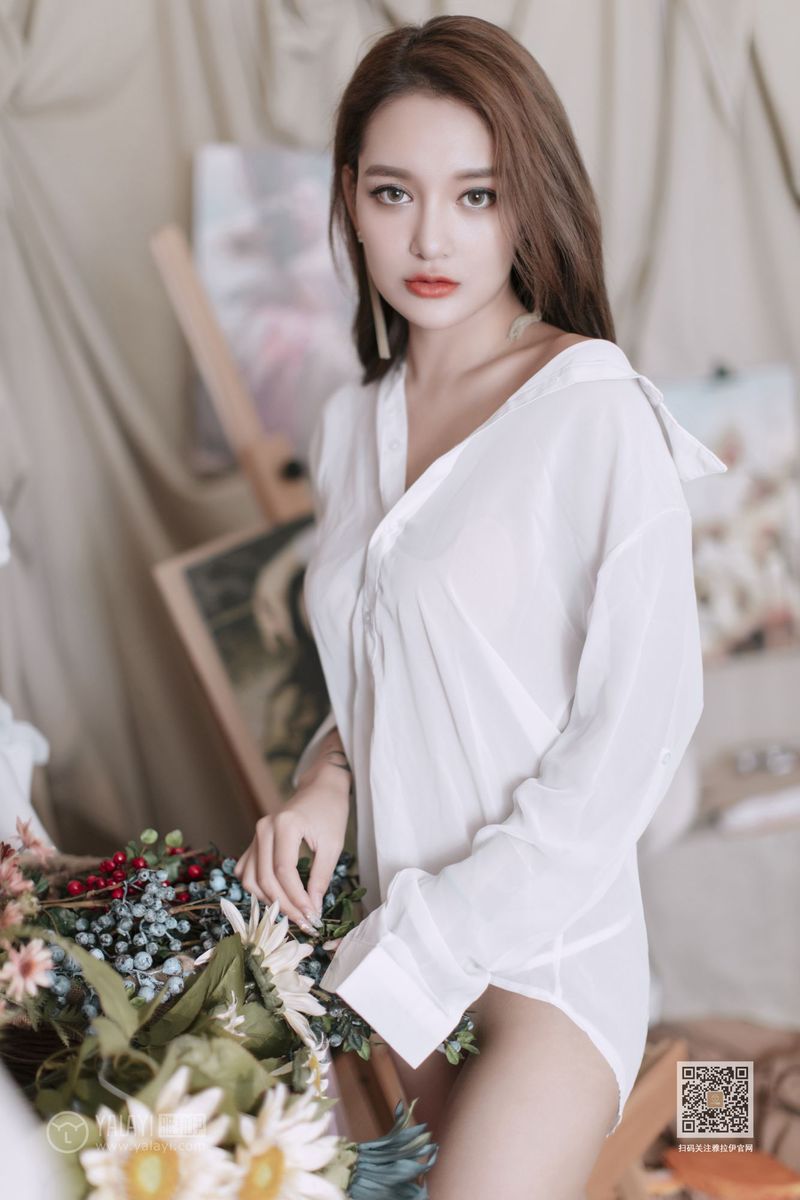 YALAYI雅拉伊性感美女刘子炀白衬衫修长美腿如雪如霜美图