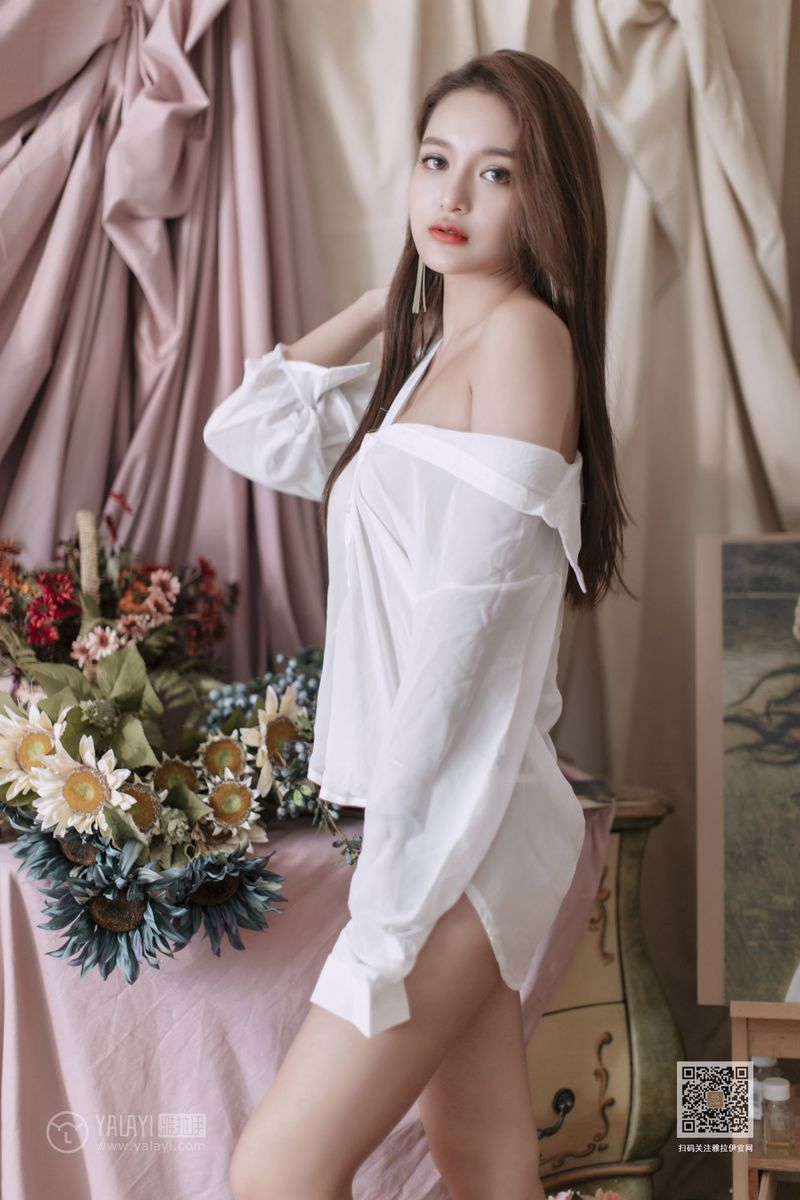 YALAYI雅拉伊性感美女刘子炀白衬衫修长美腿如雪如霜美图