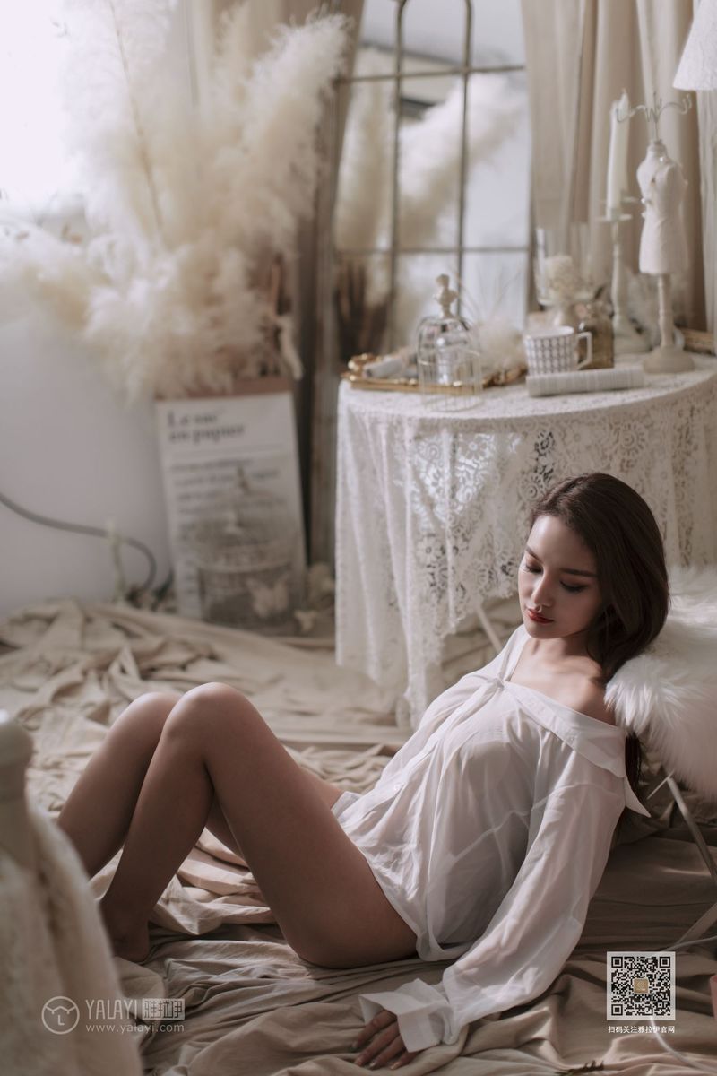 YALAYI雅拉伊性感美女刘子炀白衬衫修长美腿如雪如霜美图