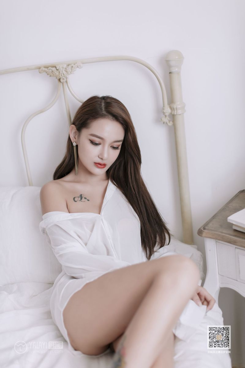 YALAYI雅拉伊性感美女刘子炀白衬衫修长美腿如雪如霜美图