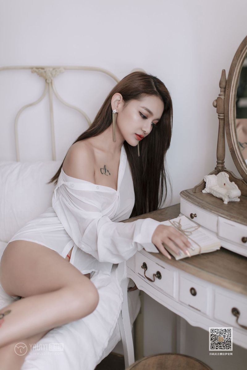 YALAYI雅拉伊性感美女刘子炀白衬衫修长美腿如雪如霜美图