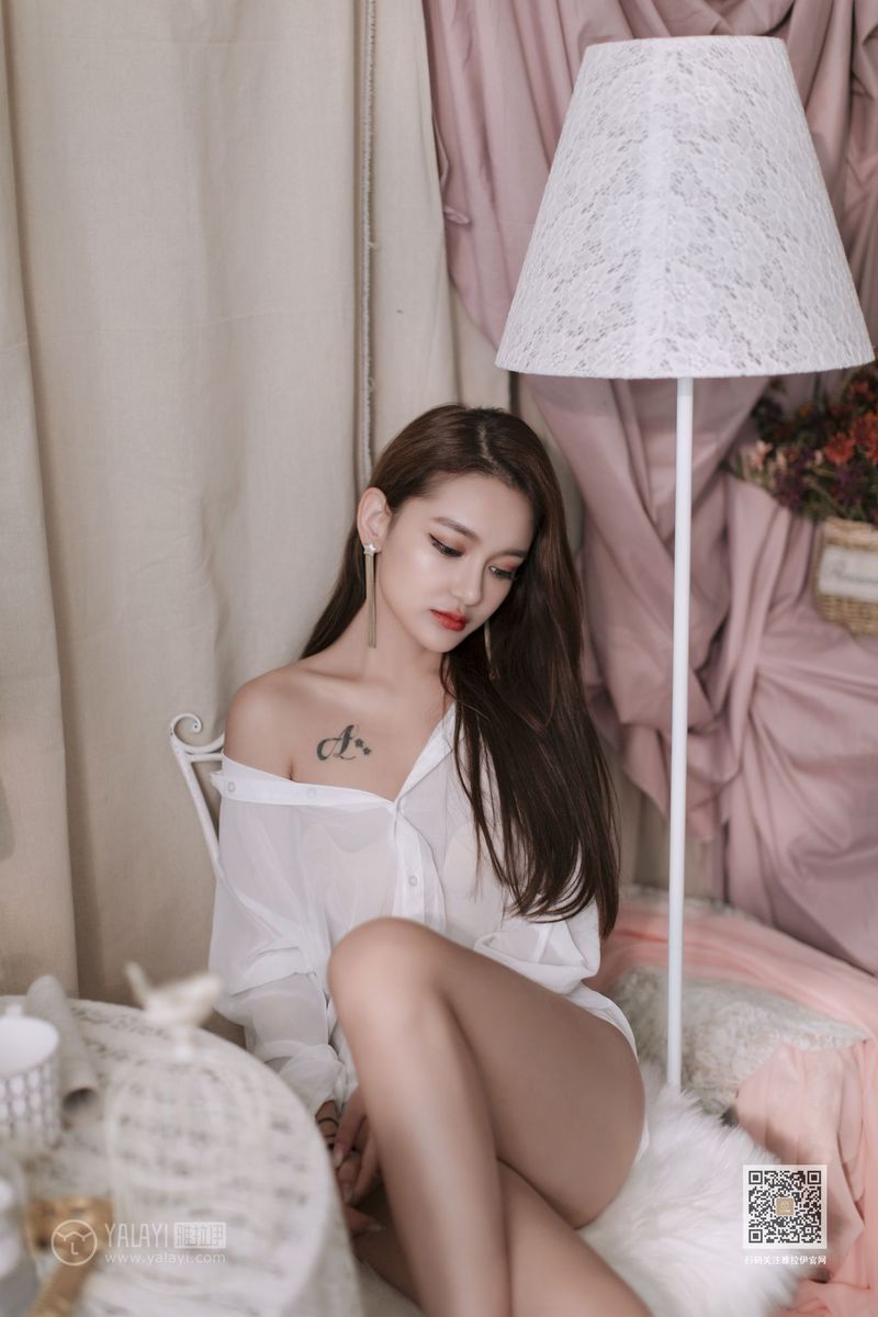 YALAYI雅拉伊性感美女刘子炀白衬衫修长美腿如雪如霜美图