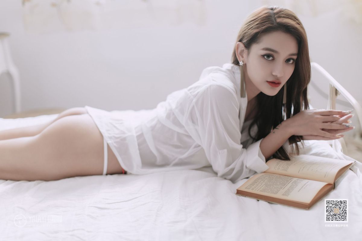 YALAYI雅拉伊性感美女刘子炀白衬衫修长美腿如雪如霜美图