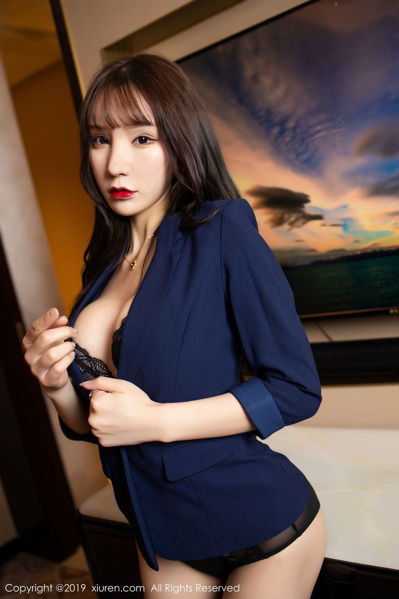 秀人网性感女神周于希Sandy黑丝美腿内衣诱惑朦胧韵味美图