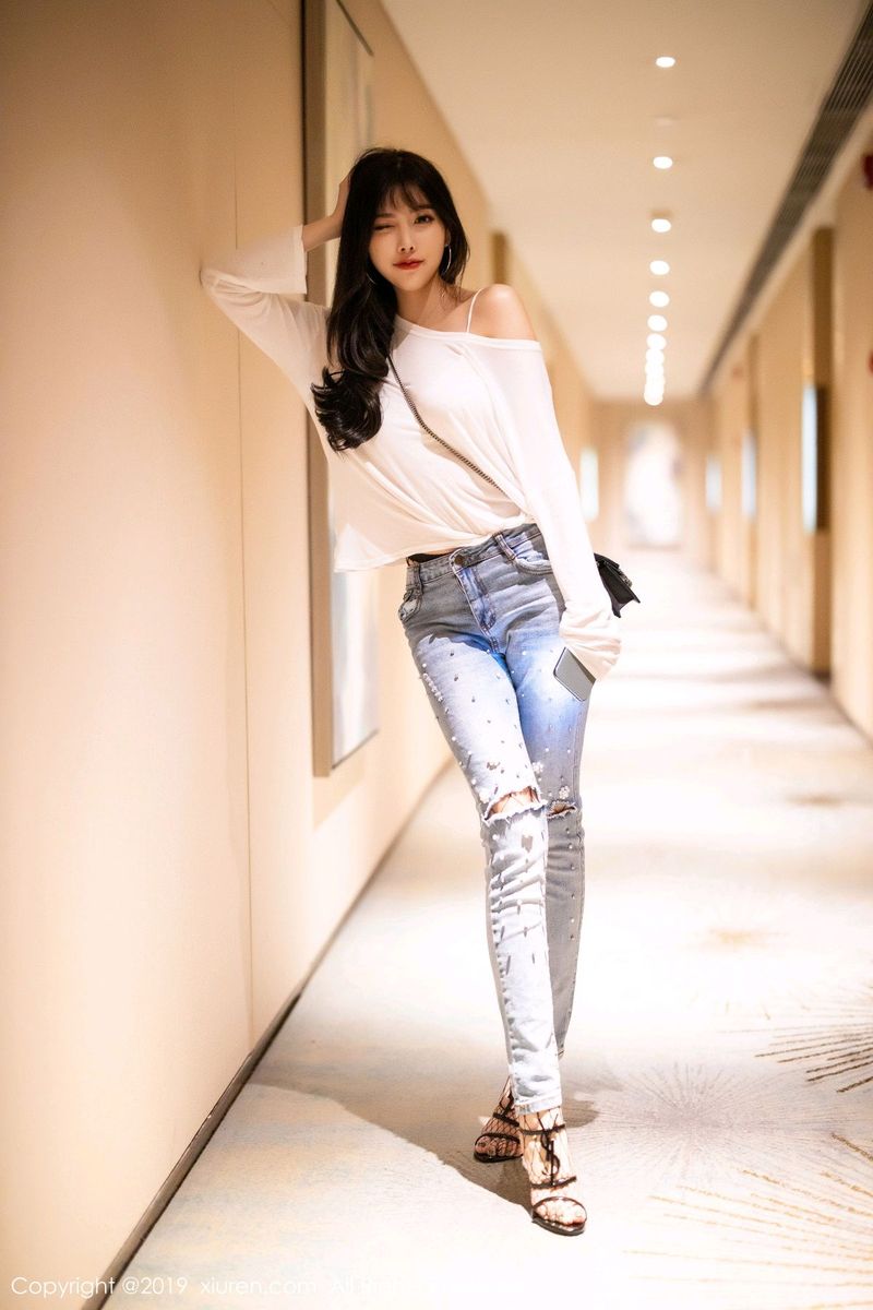 秀人网性感女神杨晨晨sugar丝袜美腿女秘书装扮情节剧情写真