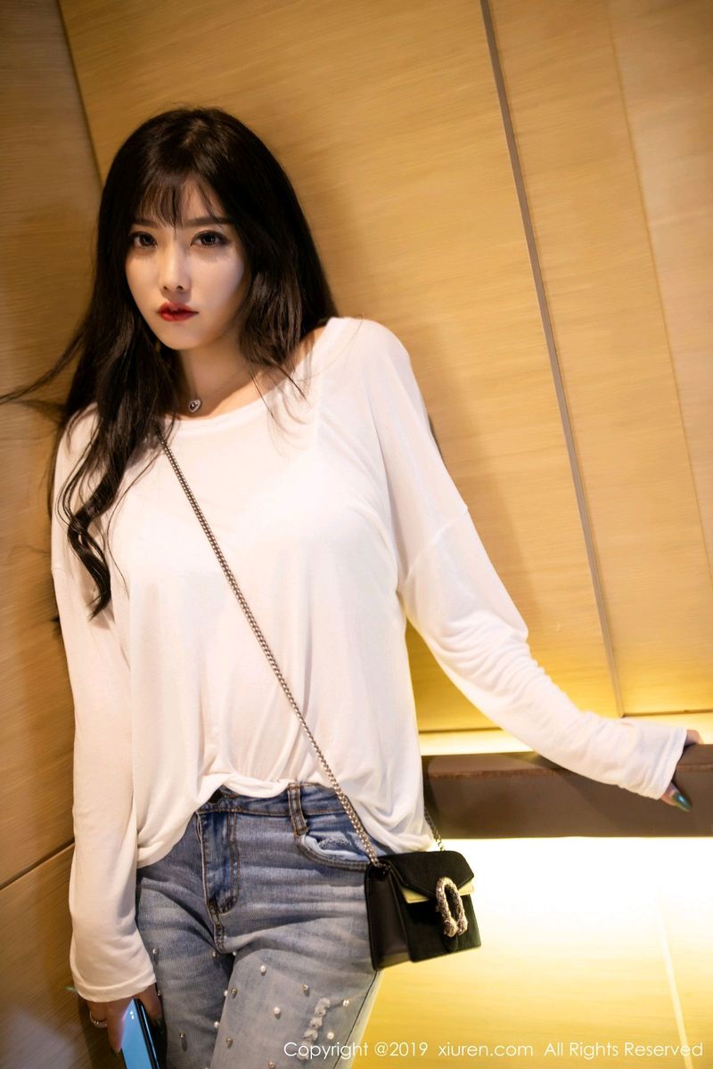 秀人网性感女神杨晨晨sugar丝袜美腿女秘书装扮情节剧情写真