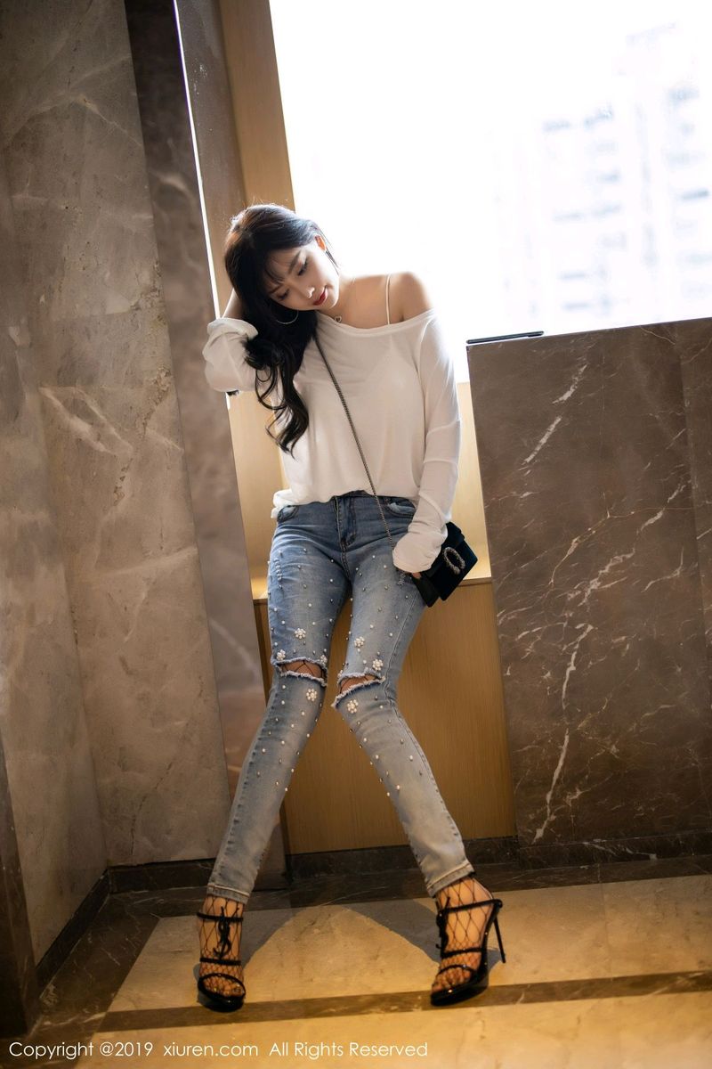 秀人网性感女神杨晨晨sugar丝袜美腿女秘书装扮情节剧情写真