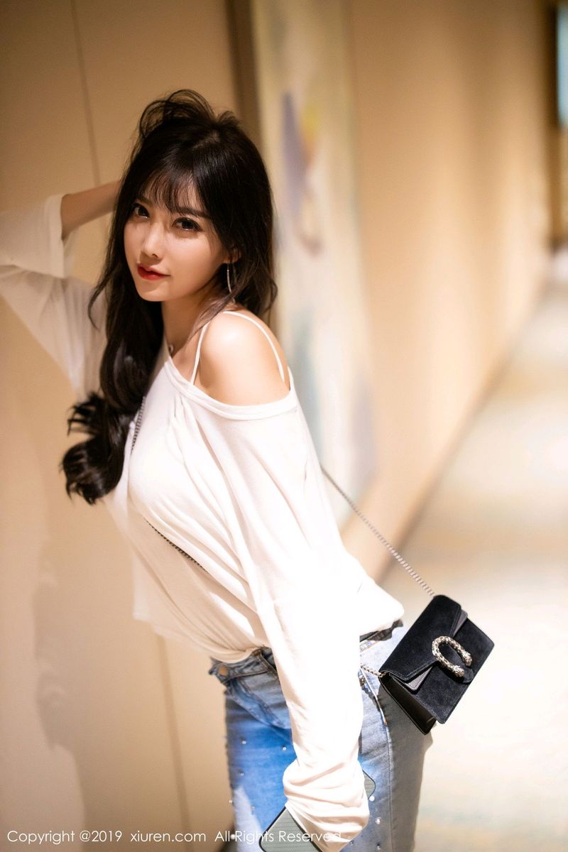 秀人网性感女神杨晨晨sugar丝袜美腿女秘书装扮情节剧情写真