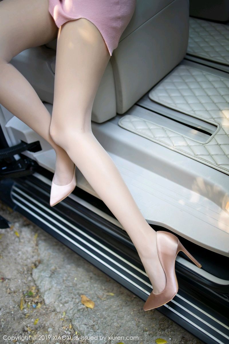 语画界性感女神杨晨晨sugar迷人娇躯室外车拍主题心愿旅拍