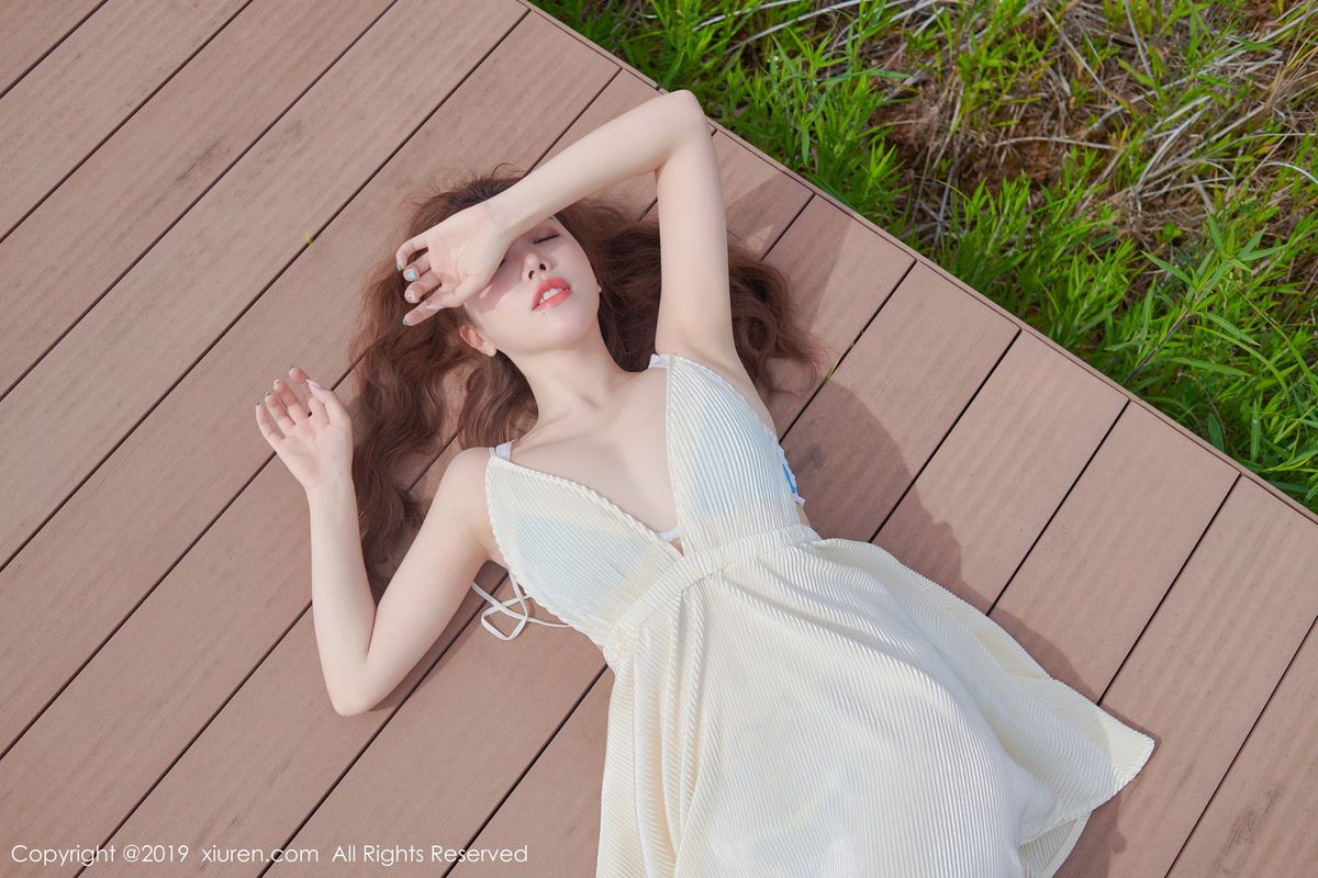 秀人网性感女神黄乐然汹涌澎湃吸睛蕾丝内衣诱惑韩国旅拍