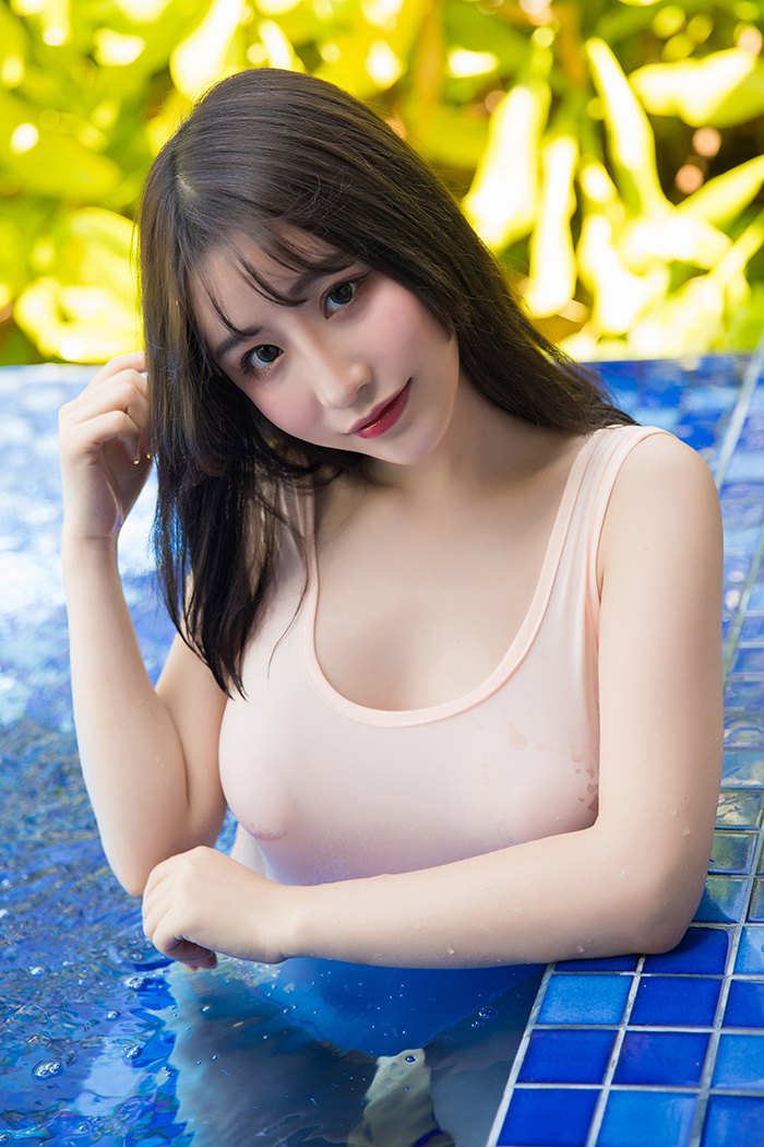 宅男女神绯月樱性感泳装美乳侧漏