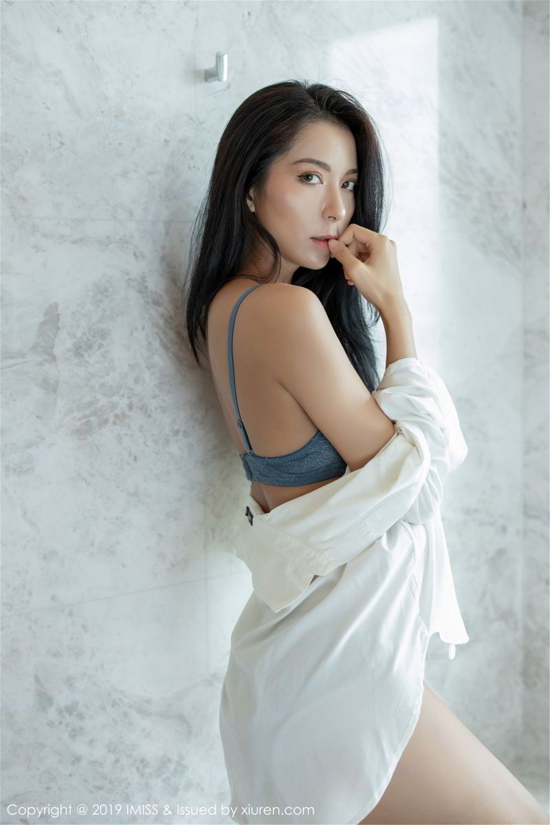 爱蜜社性感女神陈良玲Carry白衬衫丝袜美腿内衣诱惑气质写真