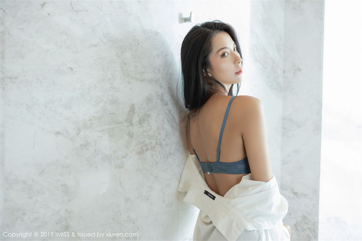 爱蜜社性感女神陈良玲Carry白衬衫丝袜美腿内衣诱惑气质写真