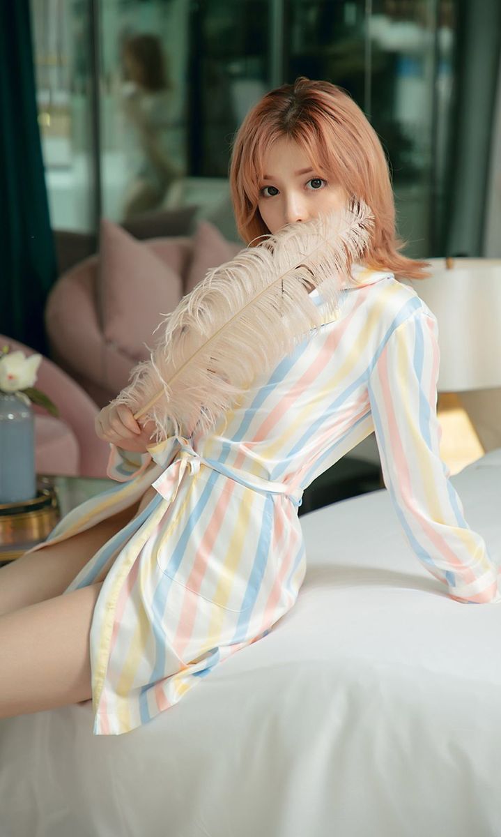 尤果网美女模特井酱baby黑色性感皮裙翘臀美腿欲望写真