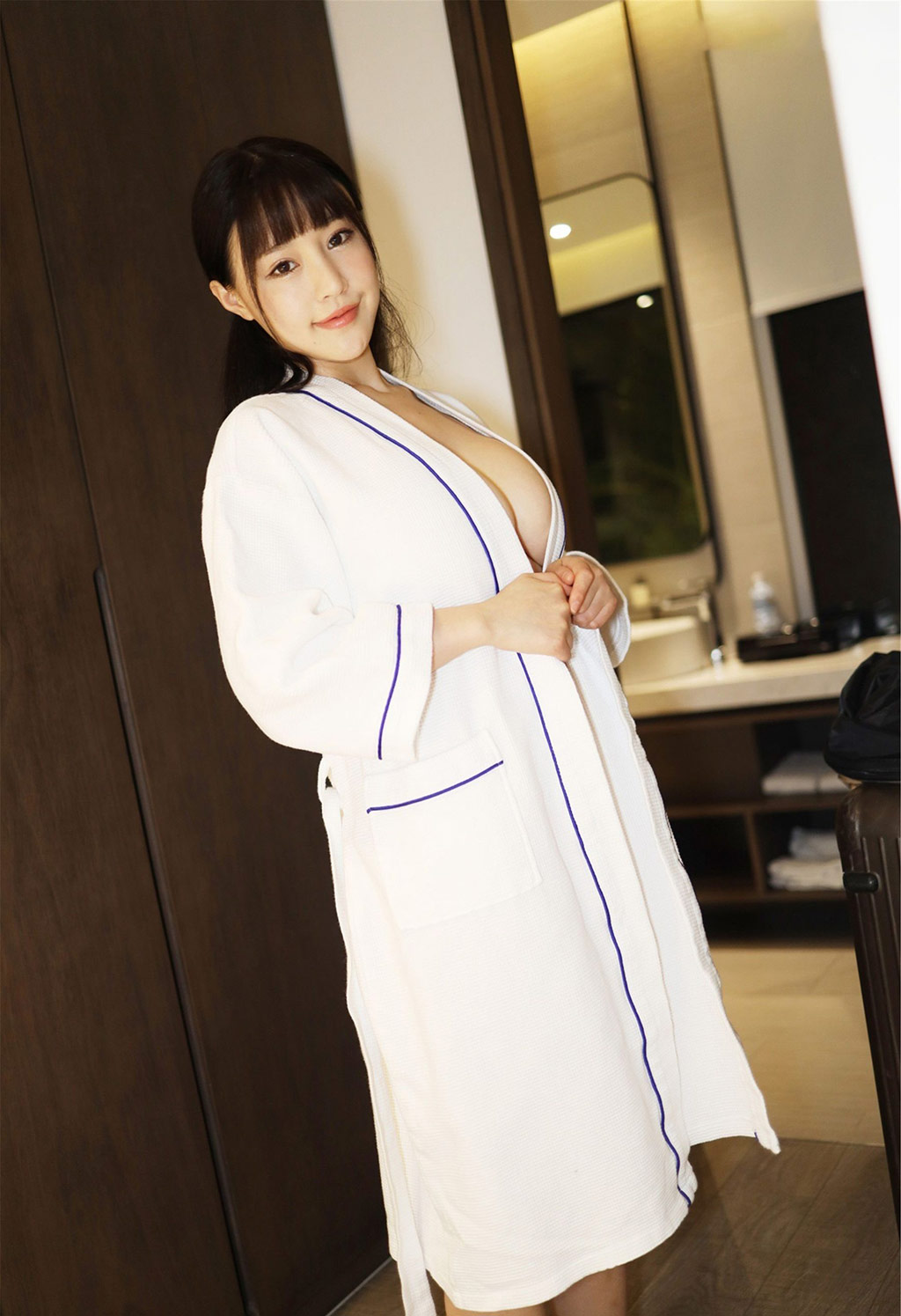 朱可儿呼之欲出的美胸屏霸