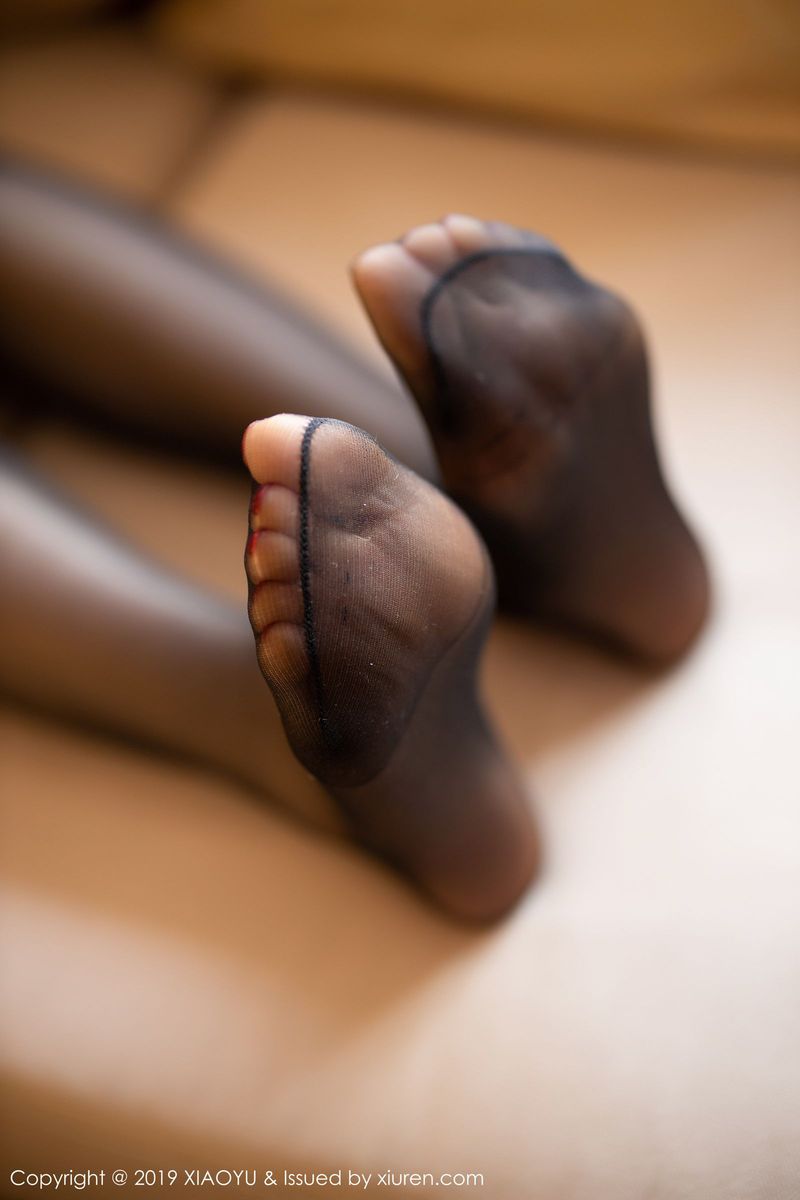 语画界美女模特Angela小热巴黑丝美腿女秘书制服性感美图