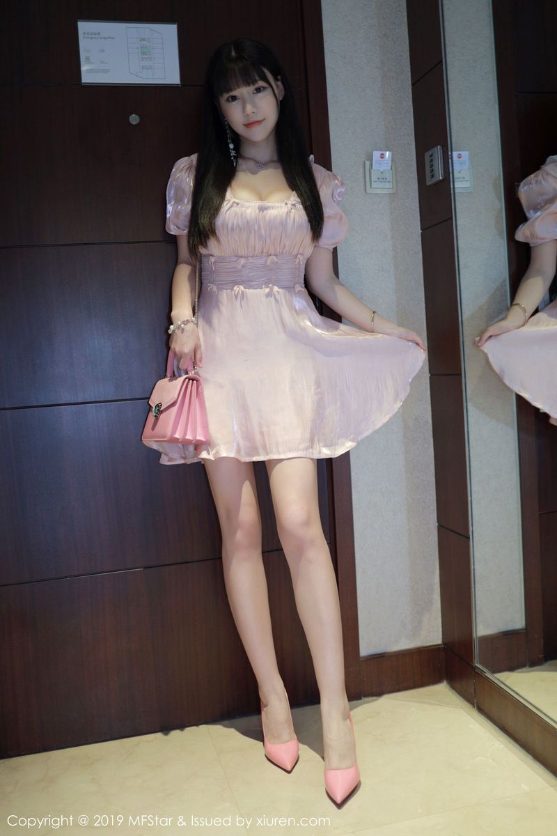 模范学院性感女神Barbie可儿童颜巨乳剧情模式私房魅惑写真