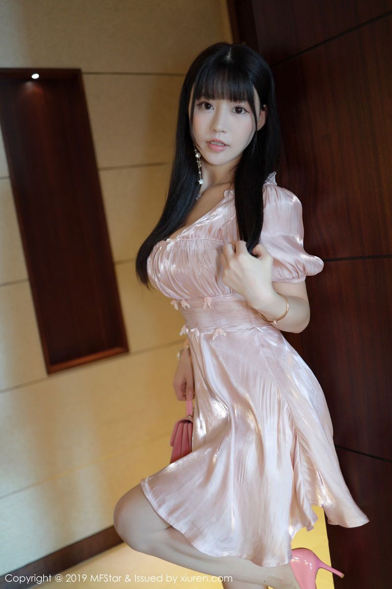 模范学院性感女神Barbie可儿童颜巨乳剧情模式私房魅惑写真