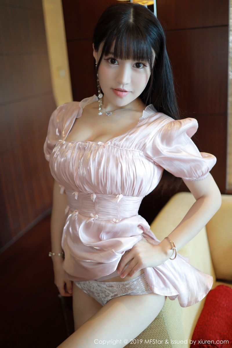 模范学院性感女神Barbie可儿童颜巨乳剧情模式私房魅惑写真