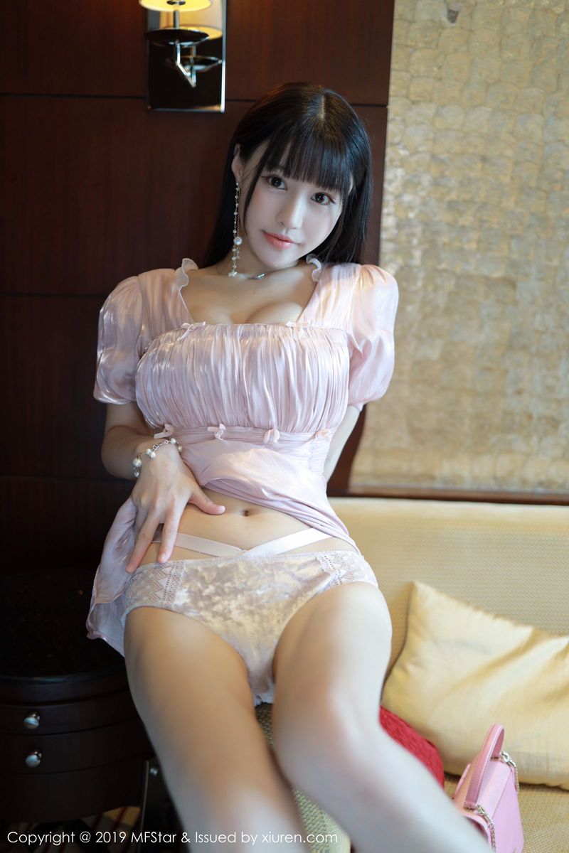 模范学院性感女神Barbie可儿童颜巨乳剧情模式私房魅惑写真