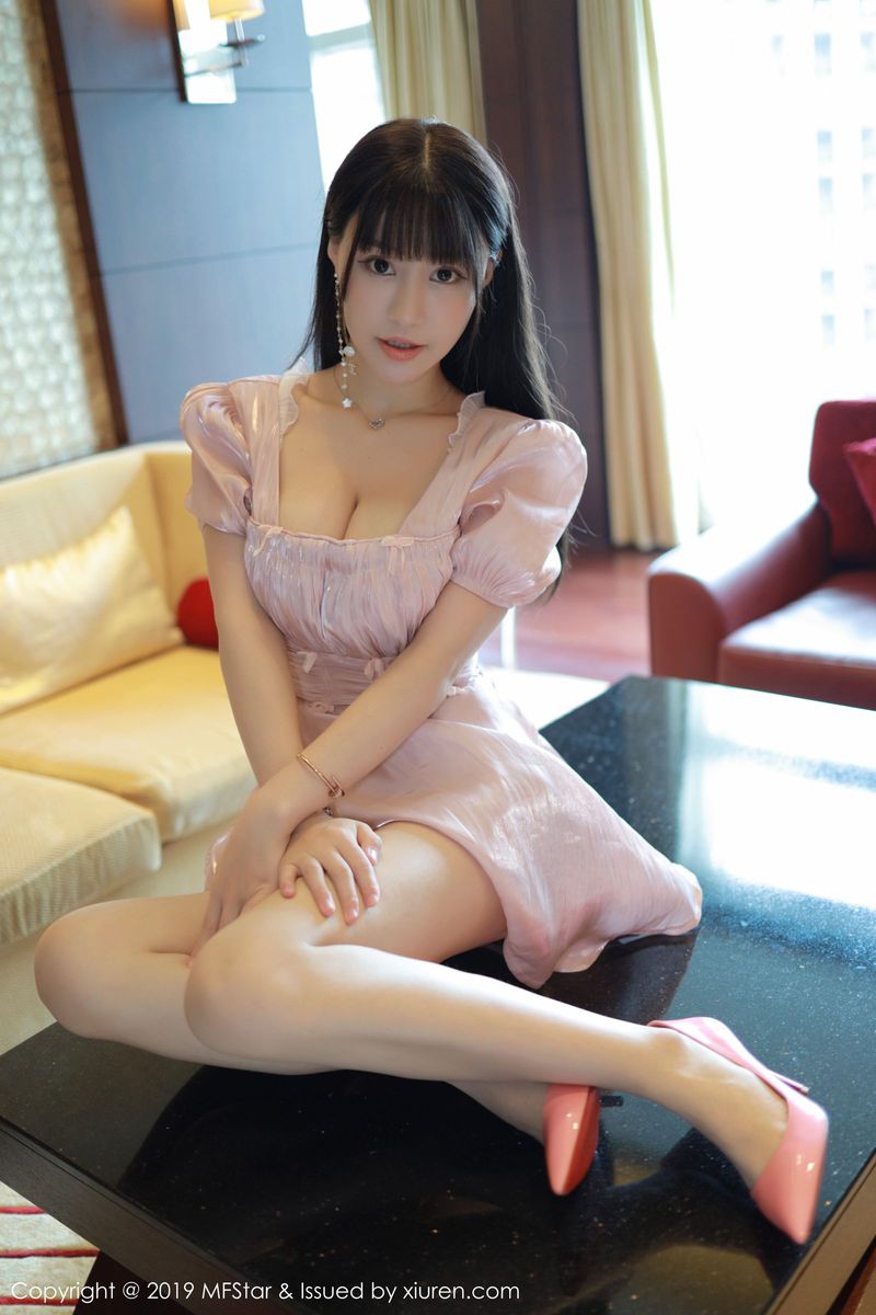 模范学院性感女神Barbie可儿童颜巨乳剧情模式私房魅惑写真