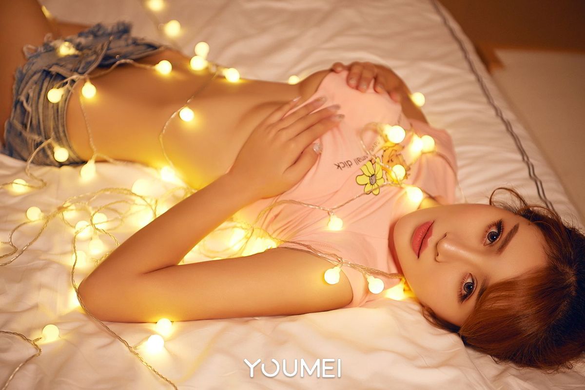 YOUMEI尤美性感美女黄金宝儿牛仔热裤诱惑丁字裤床照美图