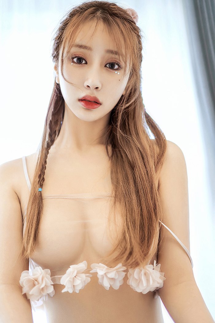 小家碧玉林子欣完美圆乳体香四溢