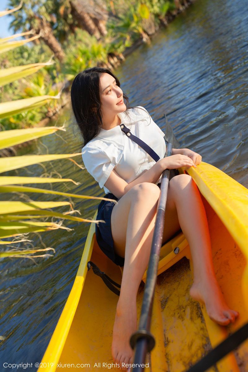 秀人网性感女神Manuela玛鲁娜室外学生装皮划艇主题美国旅拍