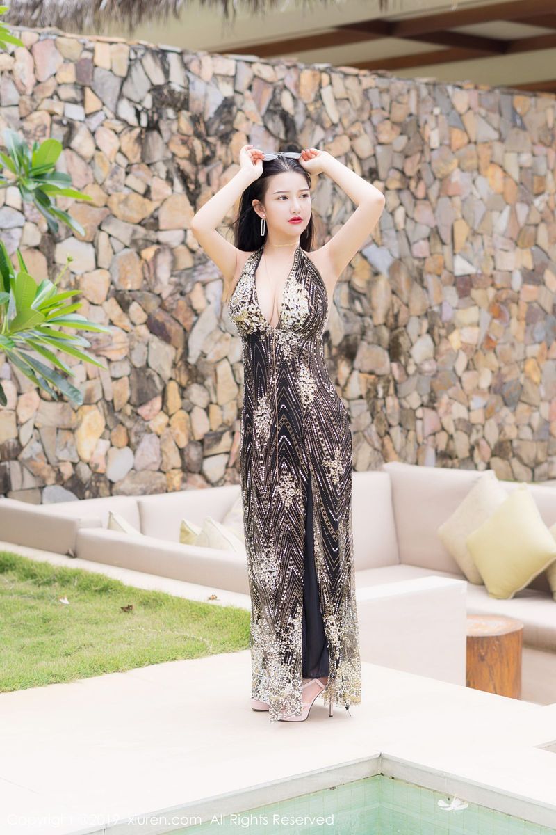 秀人网性感女神小尤奈童颜巨乳户外泳池富国岛诱惑旅拍