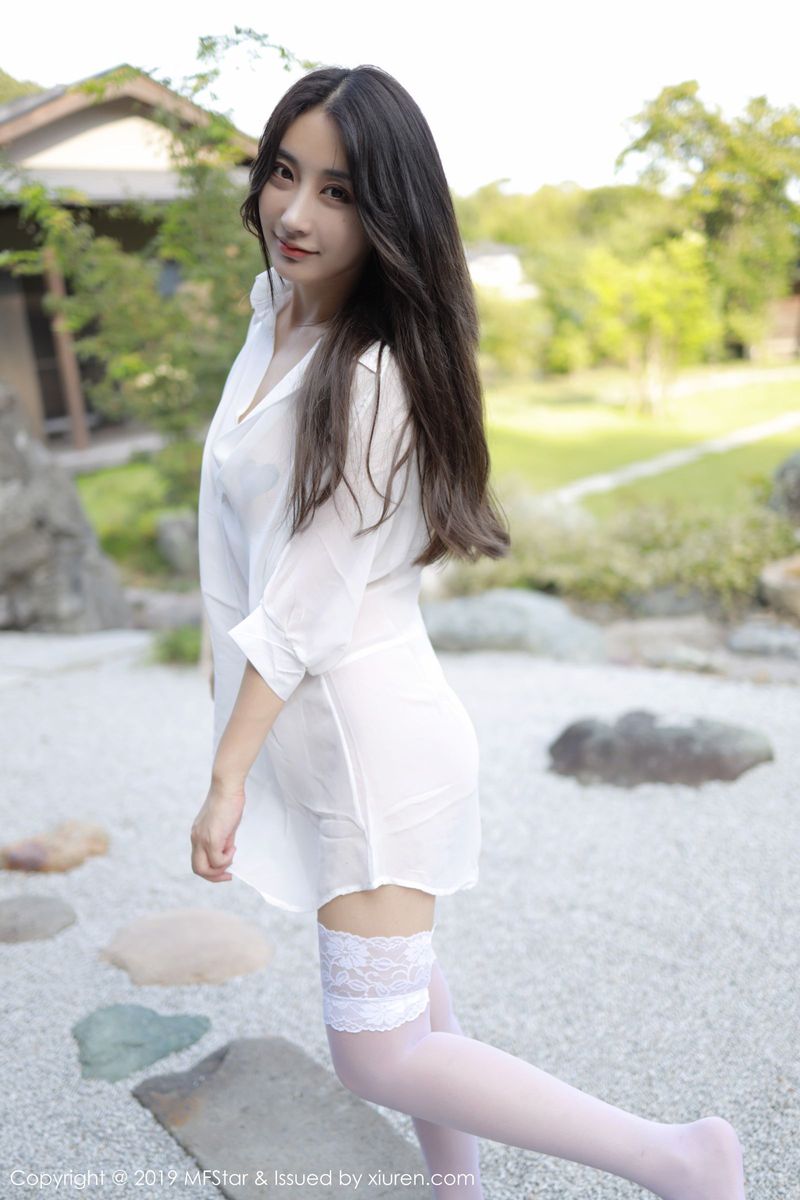 模范学院美女模特Betty林子欣室外白衬衫&蕾丝吊袜日本旅拍