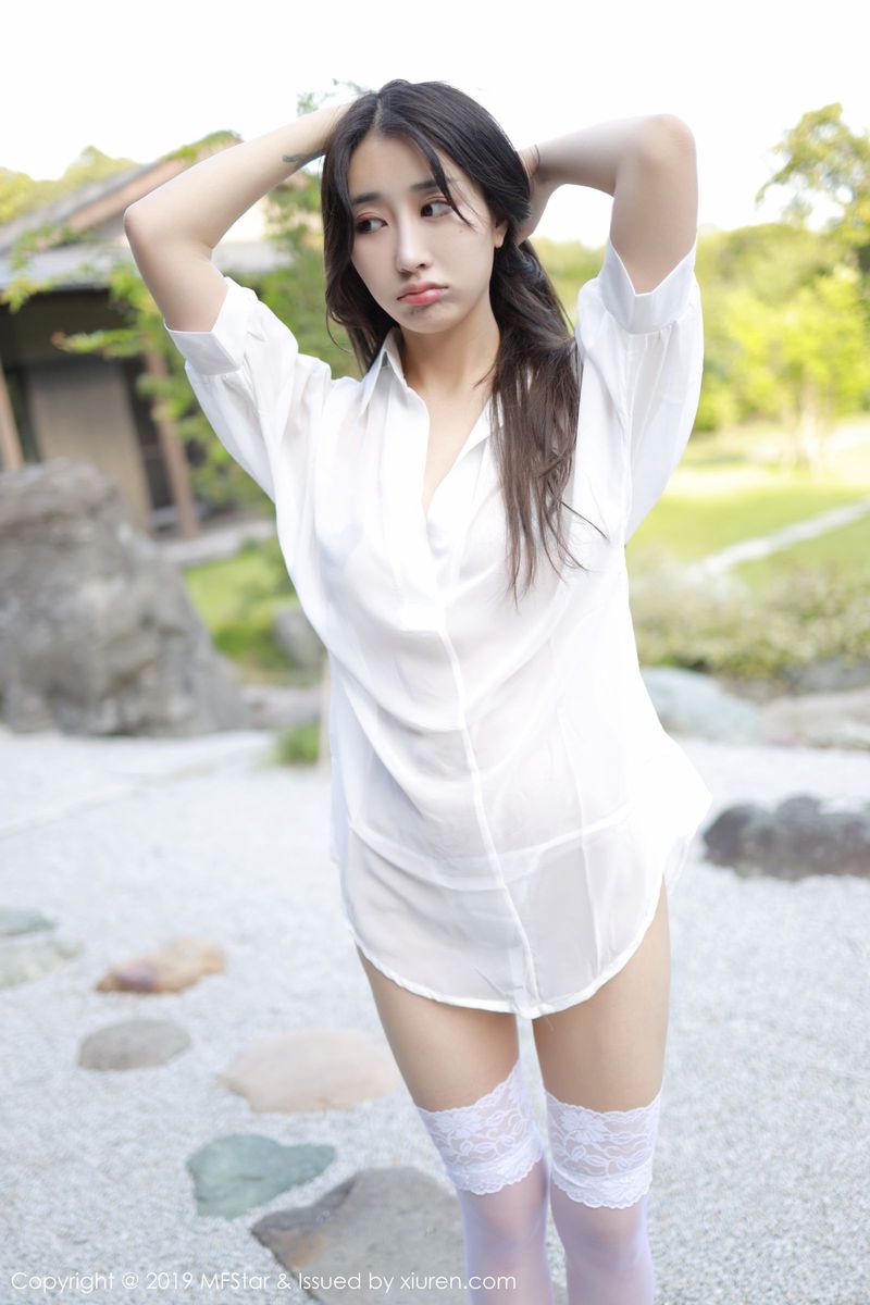 模范学院美女模特Betty林子欣室外白衬衫&蕾丝吊袜日本旅拍