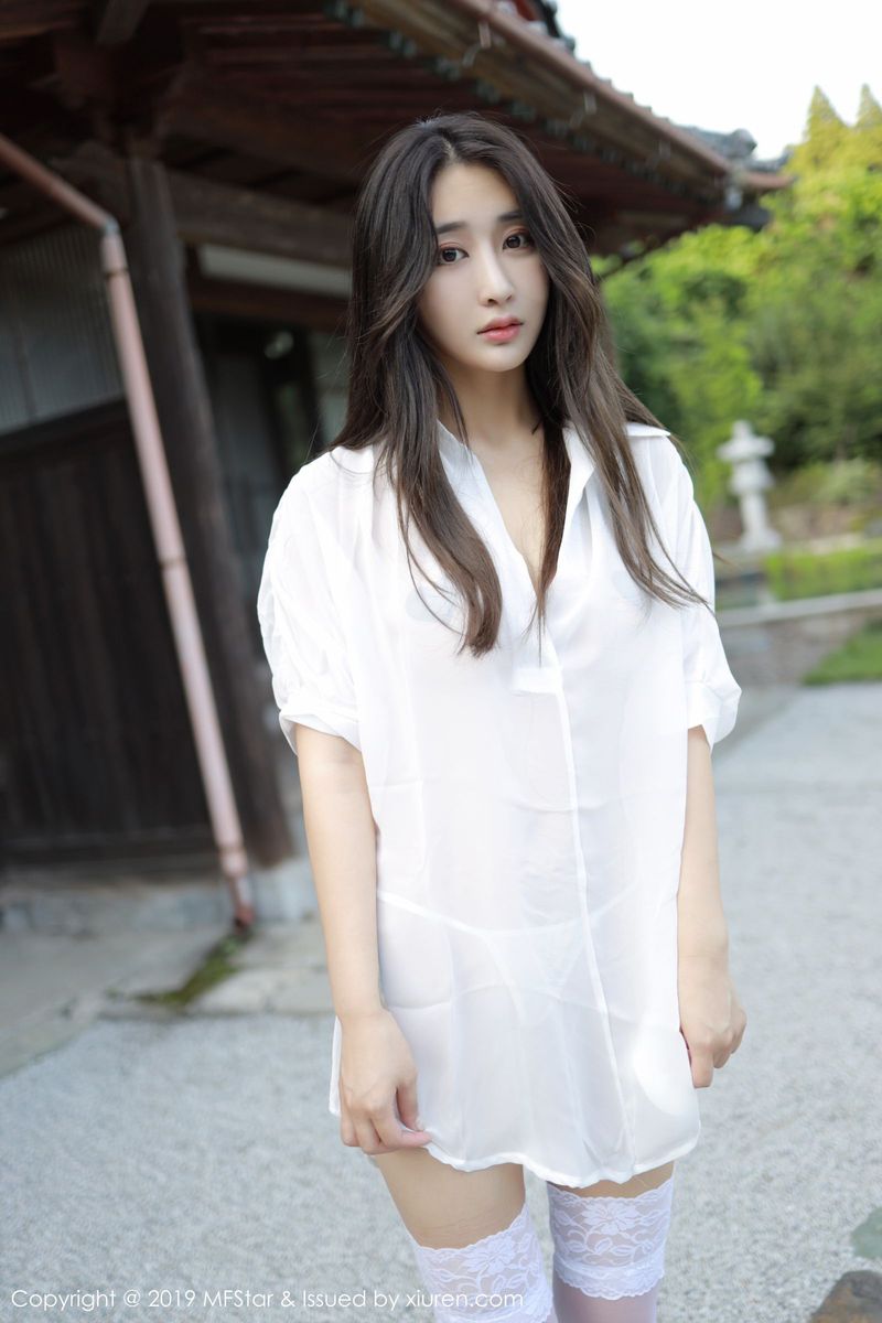 模范学院美女模特Betty林子欣室外白衬衫&蕾丝吊袜日本旅拍