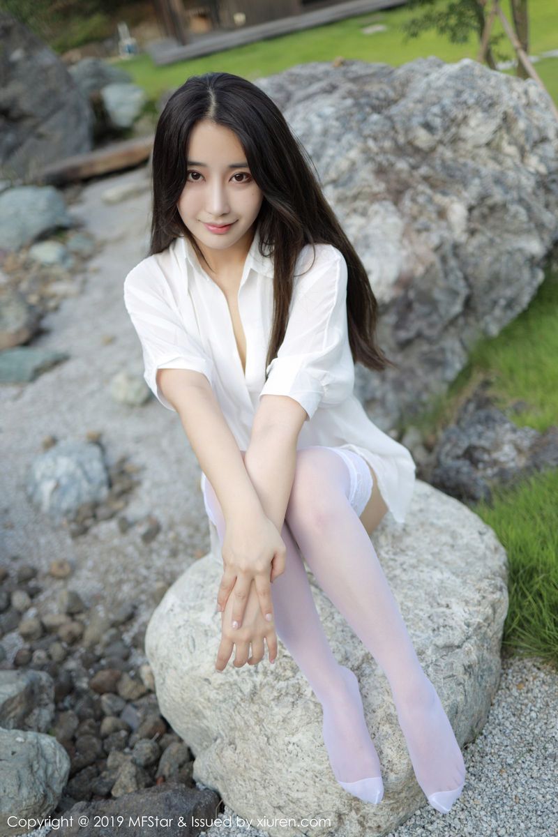 模范学院美女模特Betty林子欣室外白衬衫&蕾丝吊袜日本旅拍