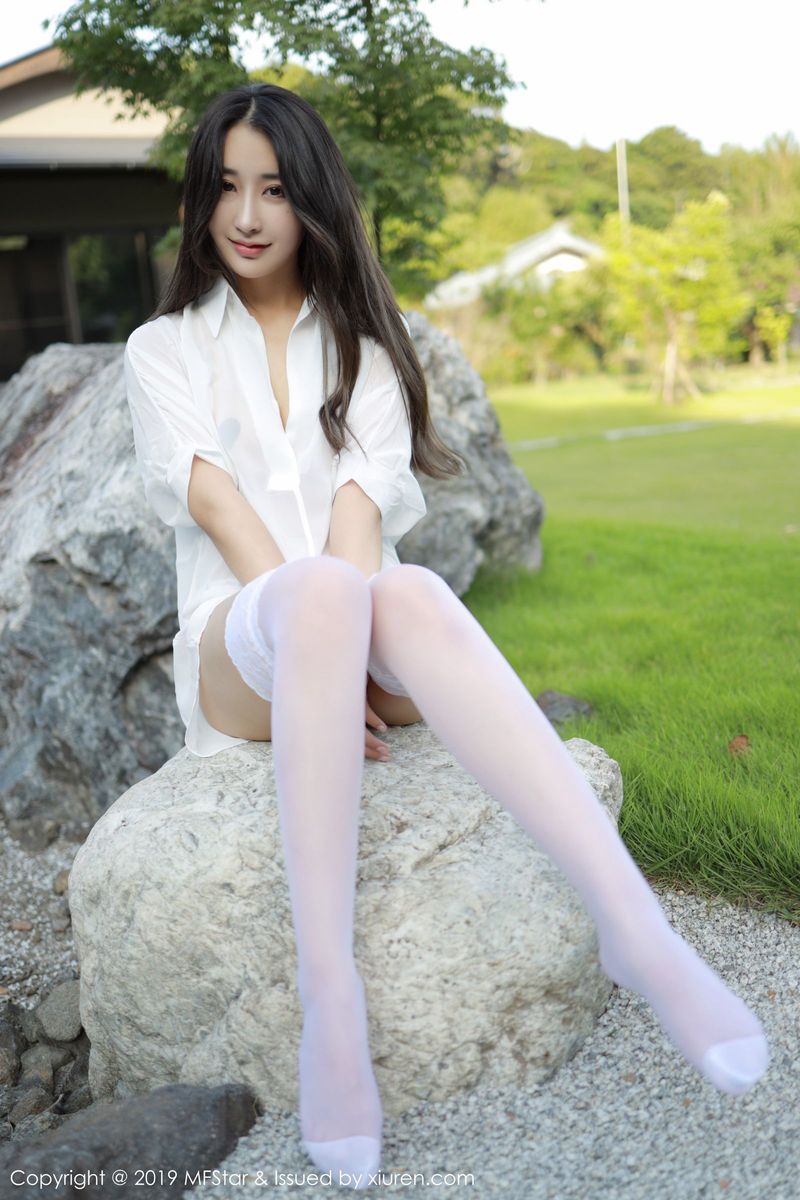 模范学院美女模特Betty林子欣室外白衬衫&蕾丝吊袜日本旅拍