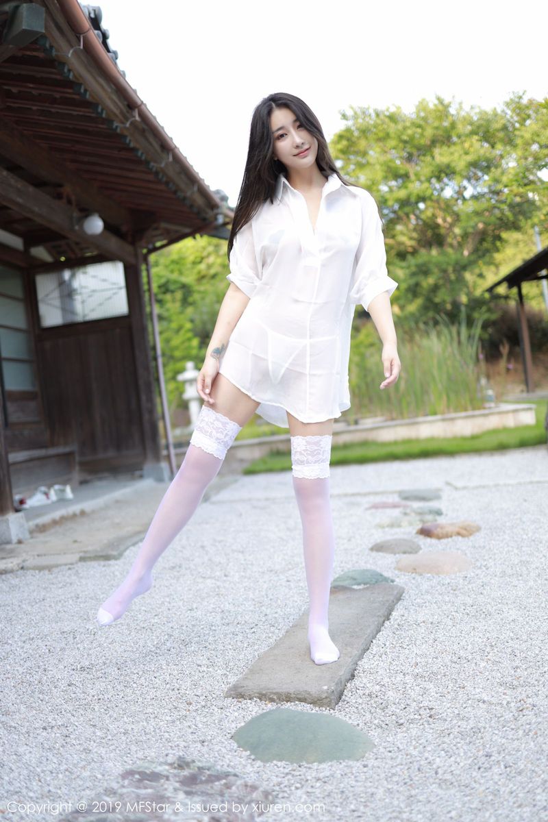 模范学院美女模特Betty林子欣室外白衬衫&蕾丝吊袜日本旅拍