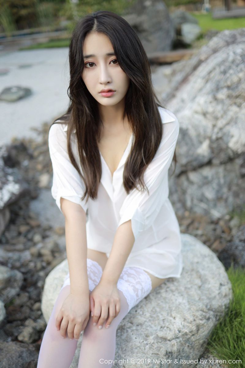 模范学院美女模特Betty林子欣室外白衬衫&蕾丝吊袜日本旅拍