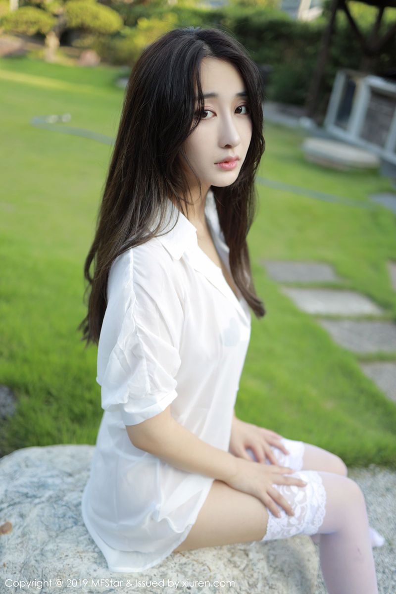 模范学院美女模特Betty林子欣室外白衬衫&蕾丝吊袜日本旅拍