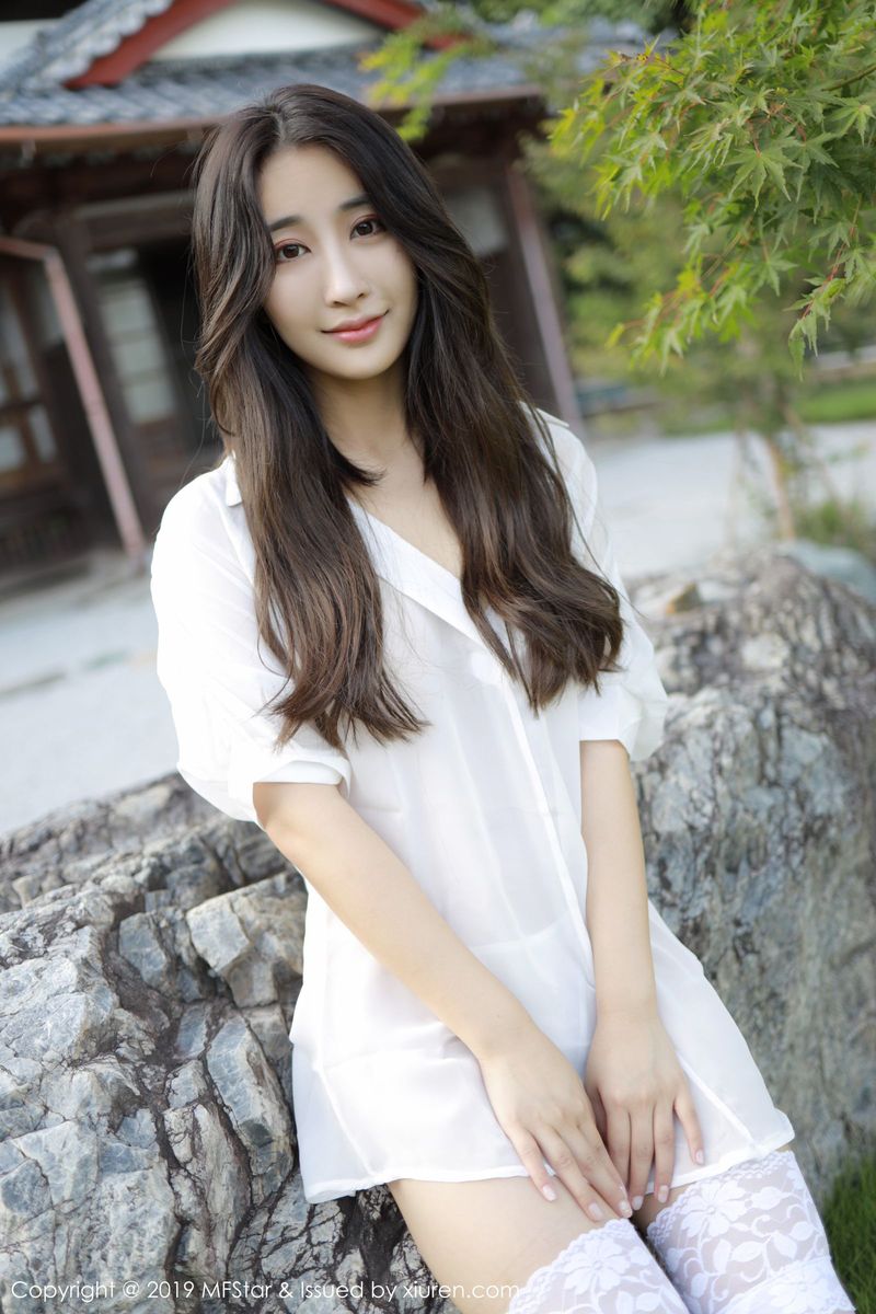 模范学院美女模特Betty林子欣室外白衬衫&蕾丝吊袜日本旅拍