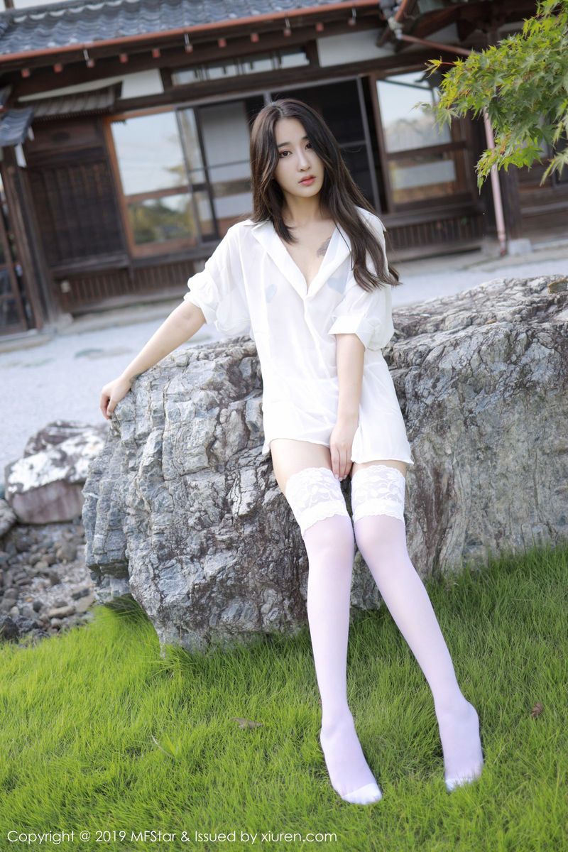 模范学院美女模特Betty林子欣室外白衬衫&蕾丝吊袜日本旅拍