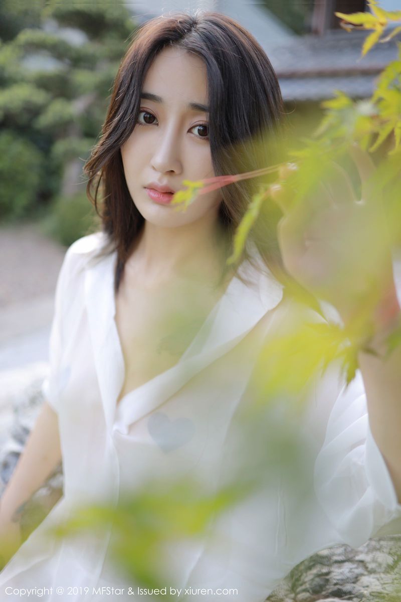 模范学院美女模特Betty林子欣室外白衬衫&蕾丝吊袜日本旅拍