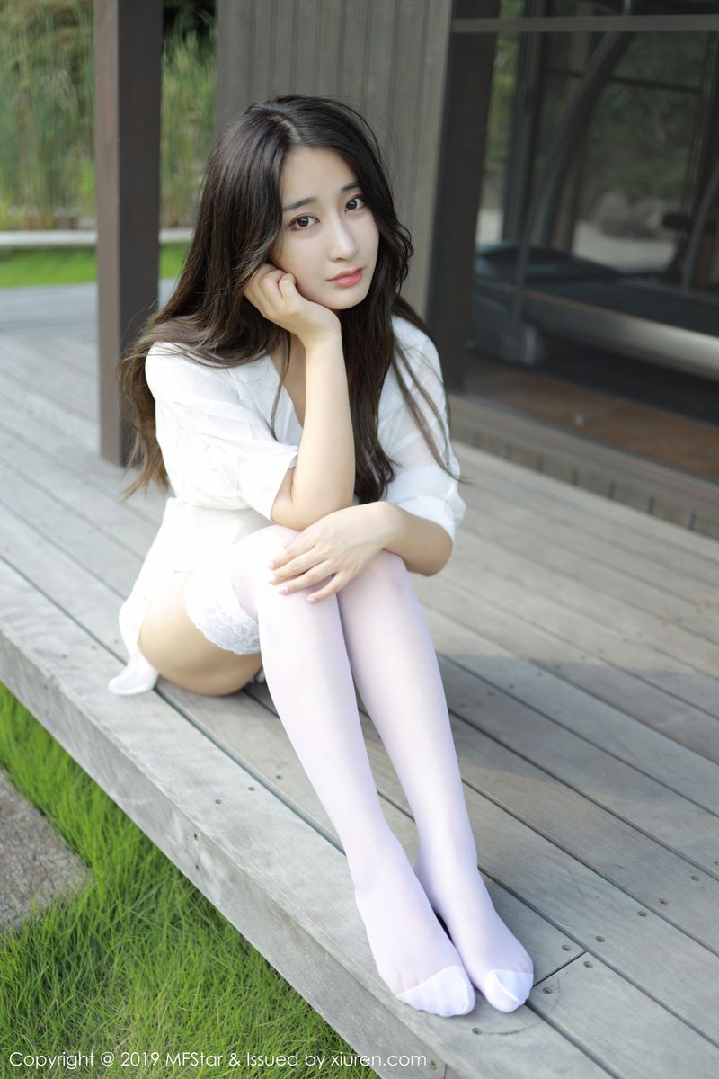 模范学院美女模特Betty林子欣室外白衬衫&蕾丝吊袜日本旅拍