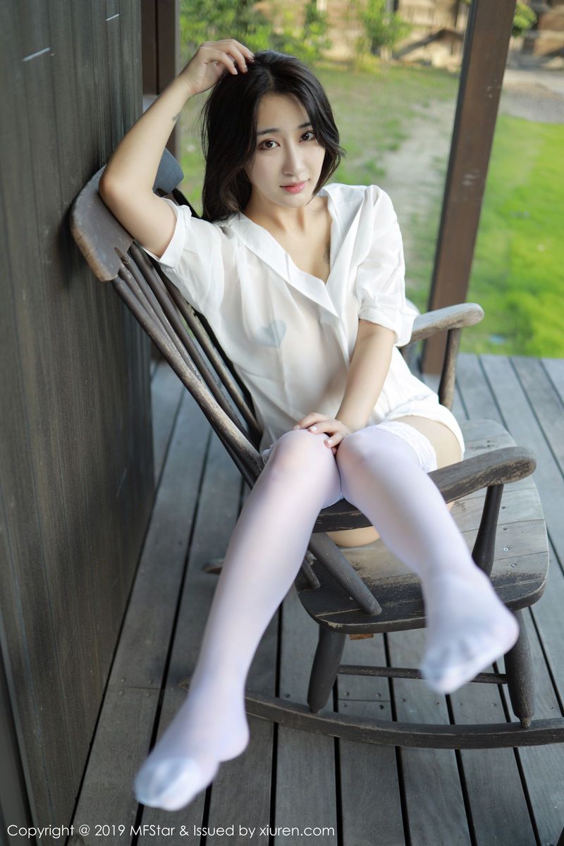 模范学院美女模特Betty林子欣室外白衬衫&蕾丝吊袜日本旅拍