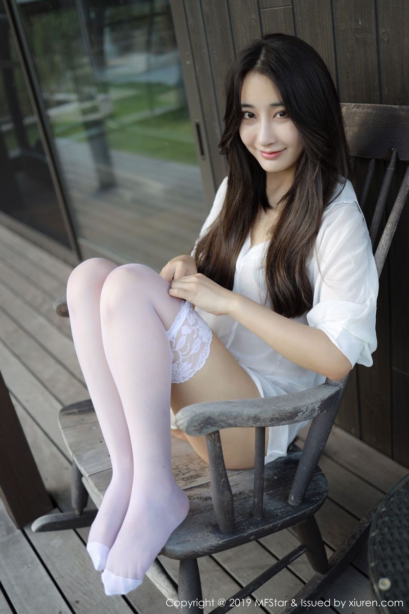 模范学院美女模特Betty林子欣室外白衬衫&蕾丝吊袜日本旅拍