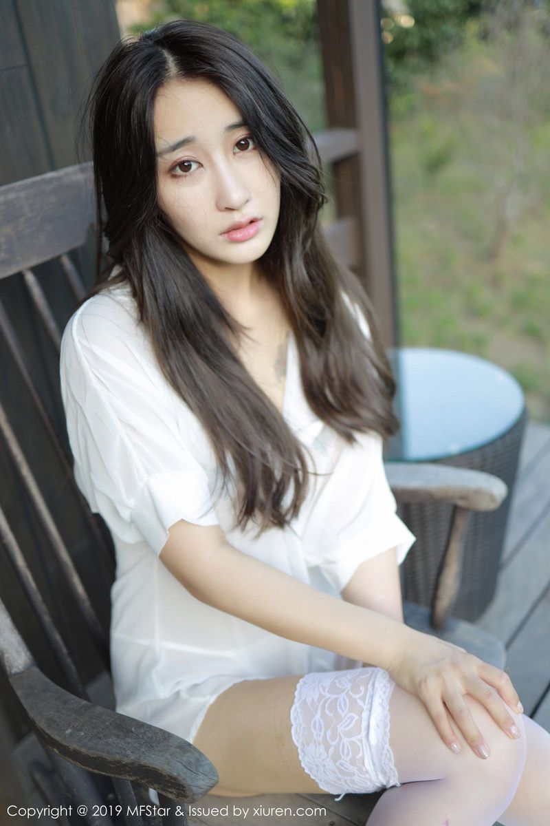 模范学院美女模特Betty林子欣室外白衬衫&蕾丝吊袜日本旅拍