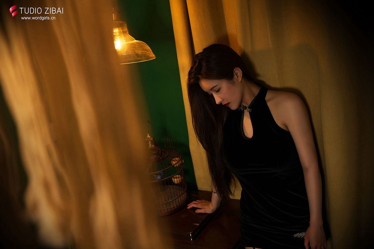 头条女神美女模特Jennanni_Jen黑丝美腿韵味旗袍室内私房写真