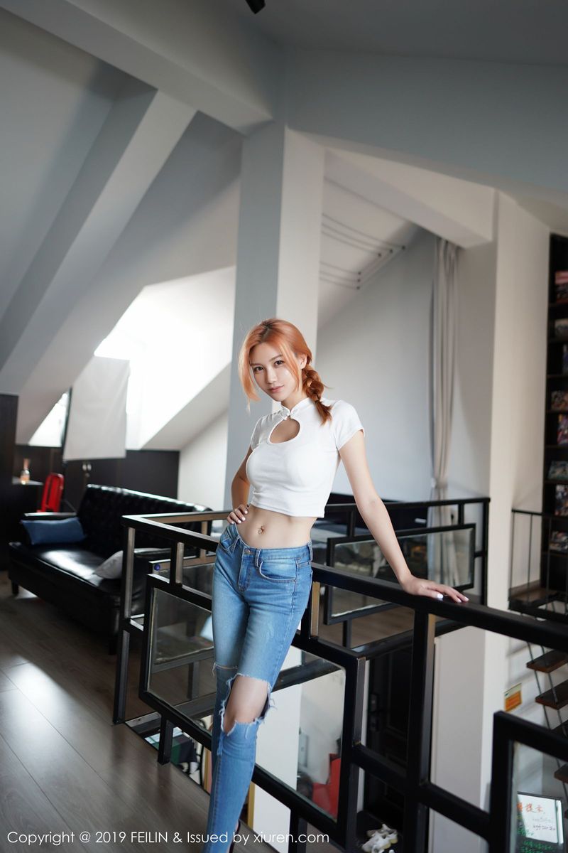 嗲囡囡美女模特爱丽儿牛仔长裤健美身材无可挑剔私房写真