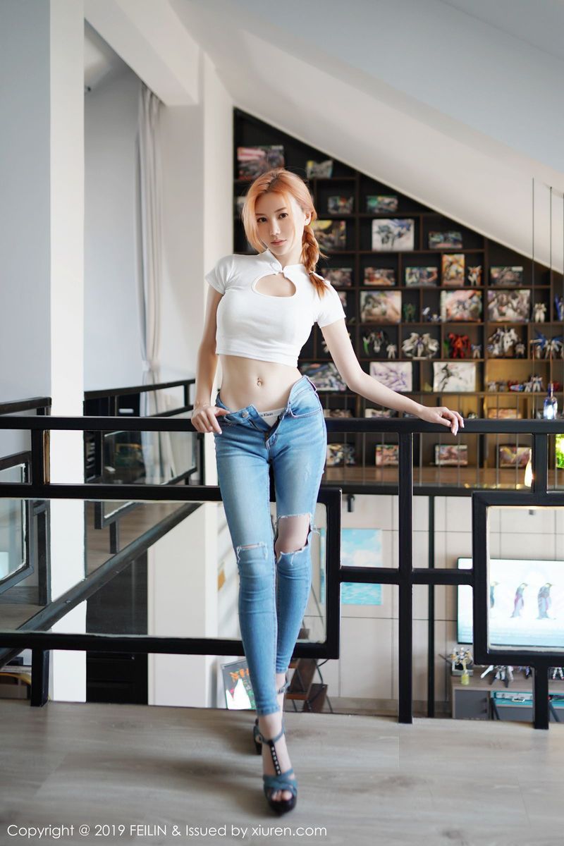 嗲囡囡美女模特爱丽儿牛仔长裤健美身材无可挑剔私房写真